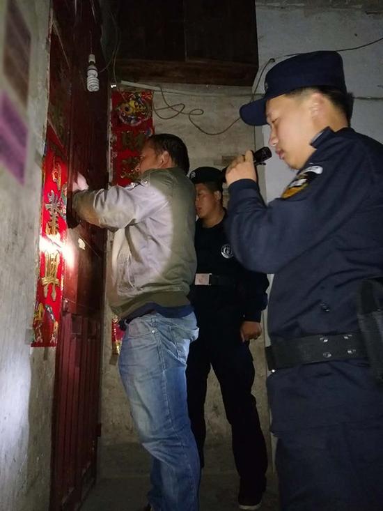 邢台粗心妈妈误将幼女锁家中 