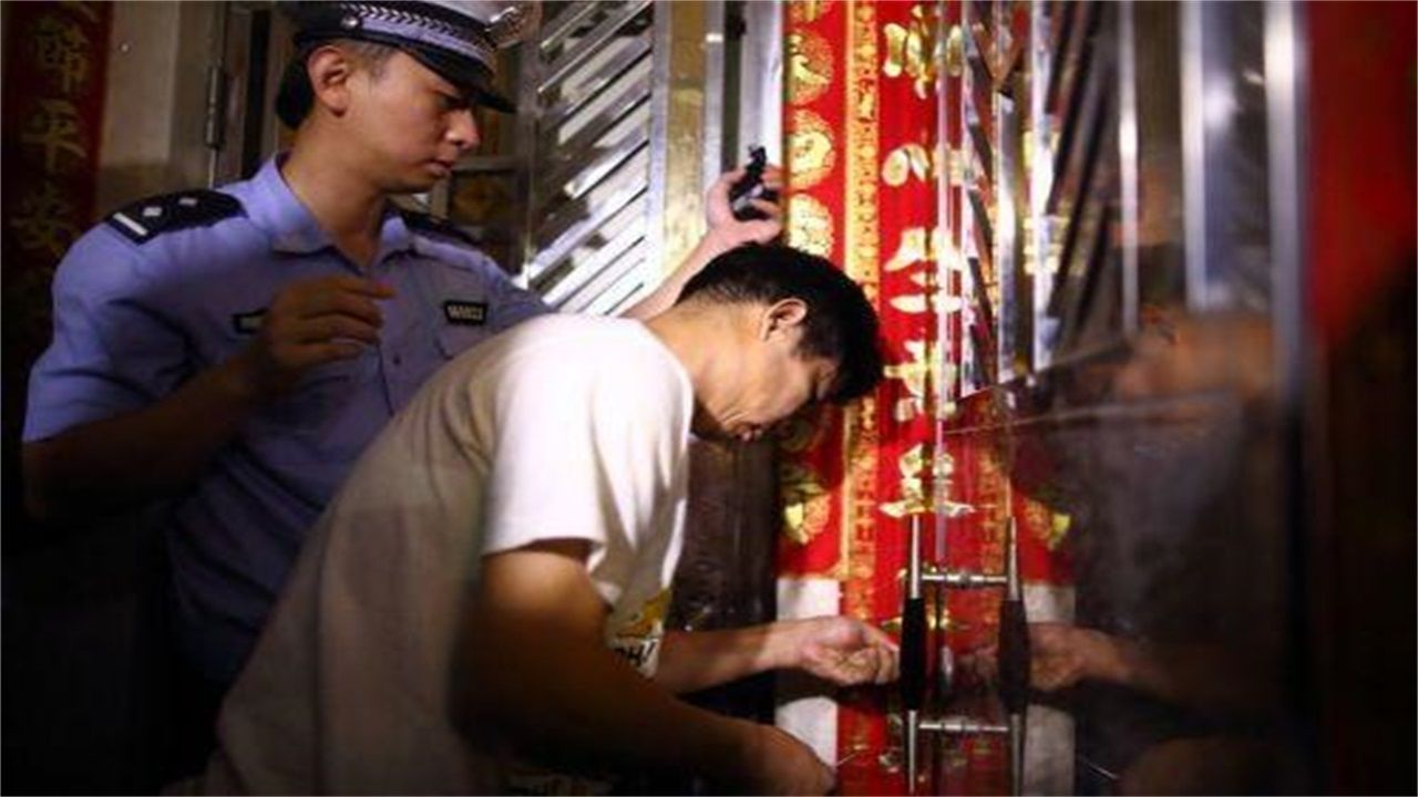 邢台请开锁师傅开了锁后，师傅